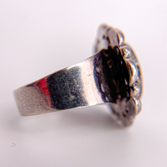 Vintage 925 Sterling Silver Mother of Pearl Southwestern Style Statement Ring. 6 - Picture 8 of 9